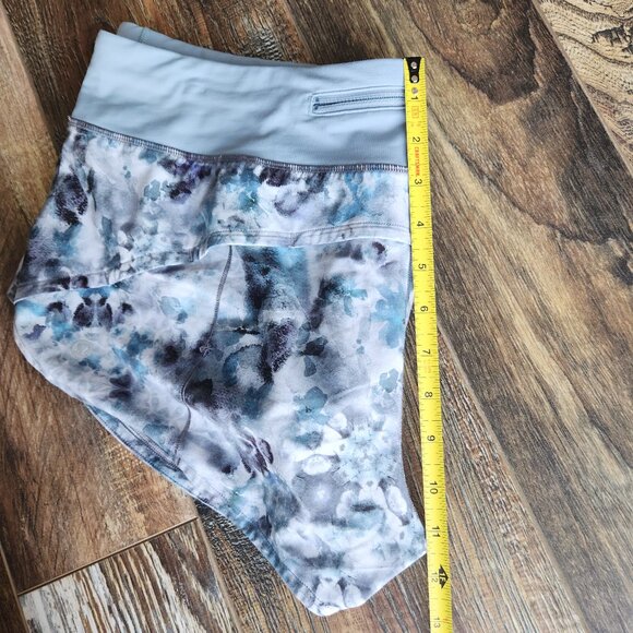 Lululemon Speed Up Mid-Rise Short 3" Lined Kaleidofloral Multi Blue Cast - Picture 14 of 14